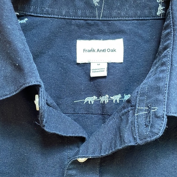 Dogsled graphic button front - Picture 2 of 3